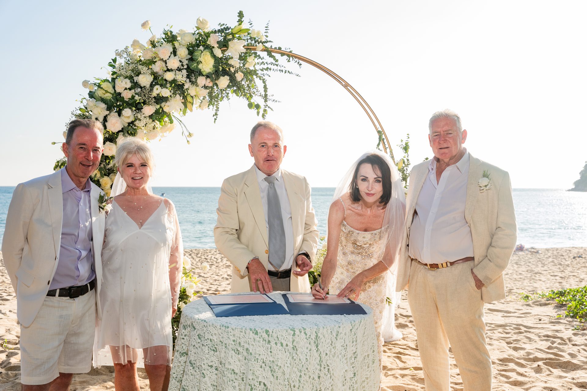 Beach circular arch — Beachfront vow renewal