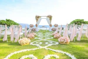 Is outdoor wedding venue good place to host a wedding ceremony?