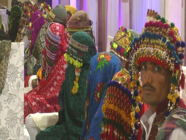 Hindu couples marry in mass wedding ceremony in Karachi - Kalkine Media